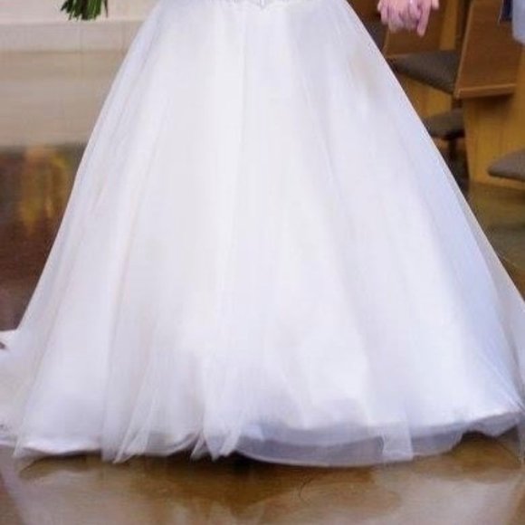 PLUS SIZE Wedding Dress - Picture 4 of 8